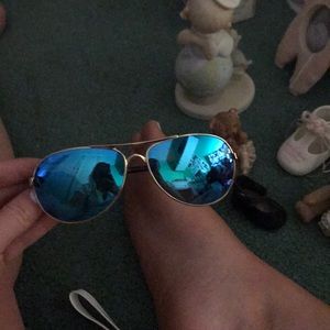 Women’s Oakley polarized sunglasses